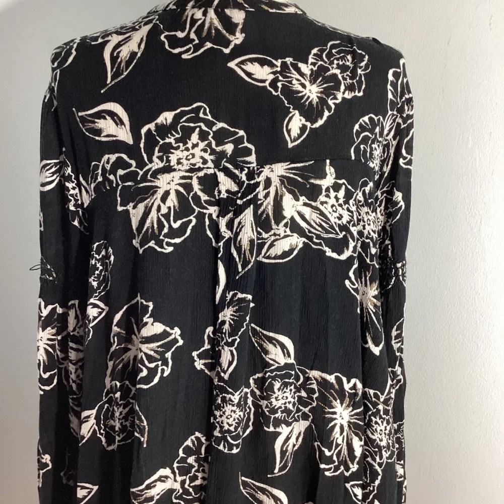 Free People Size Small  Black & White Floral Long Sleeve Tunic Top